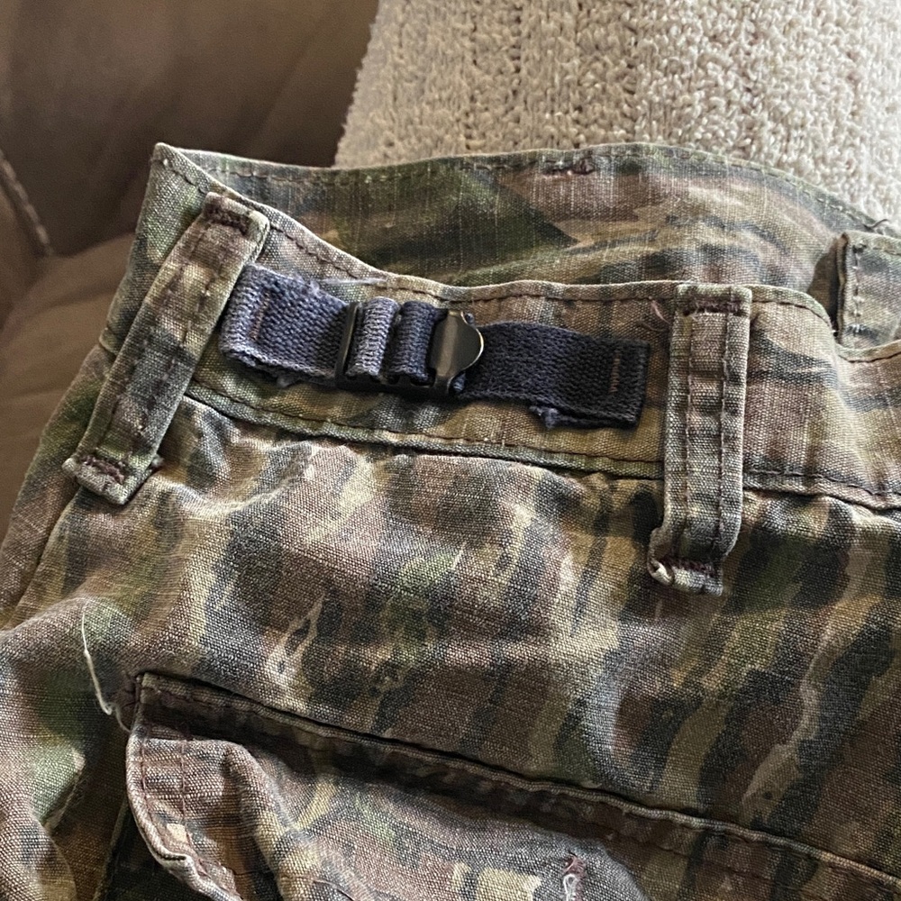 Camouflage Cargo Pants size large with adjustable waist - Picture 2 of 3